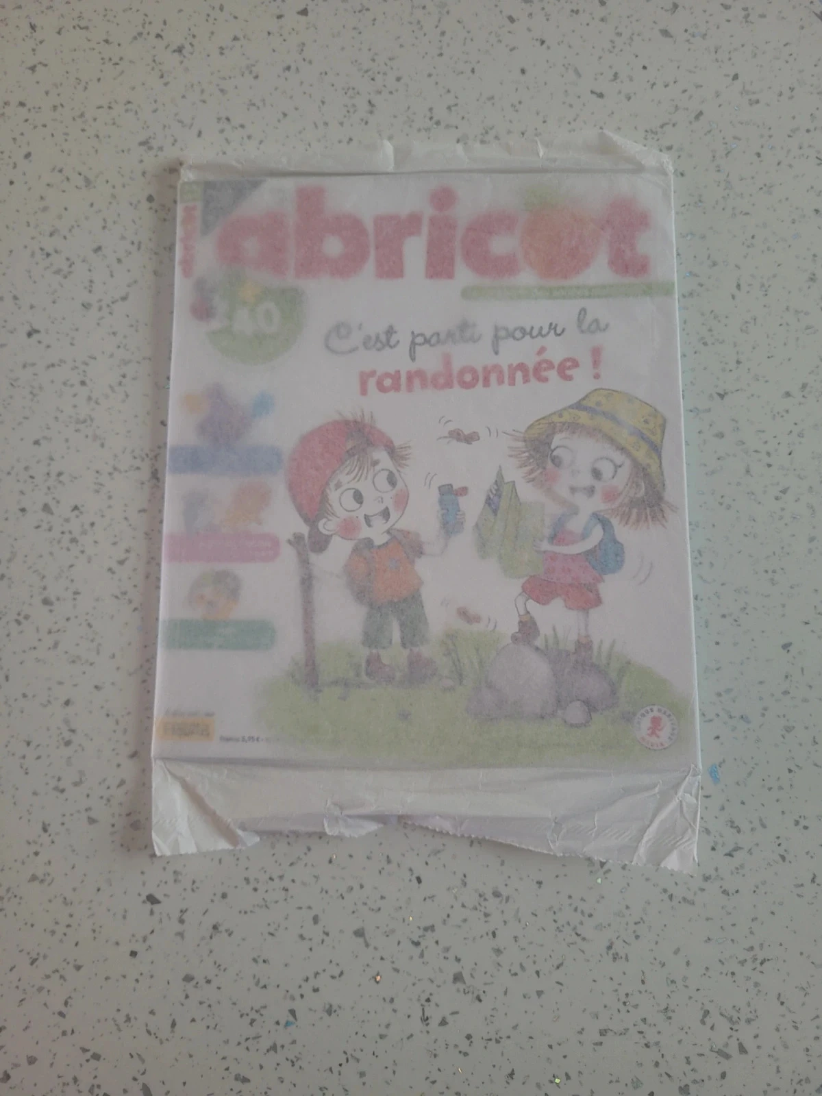Magasine Abricot "c est parti pour la randonnée"